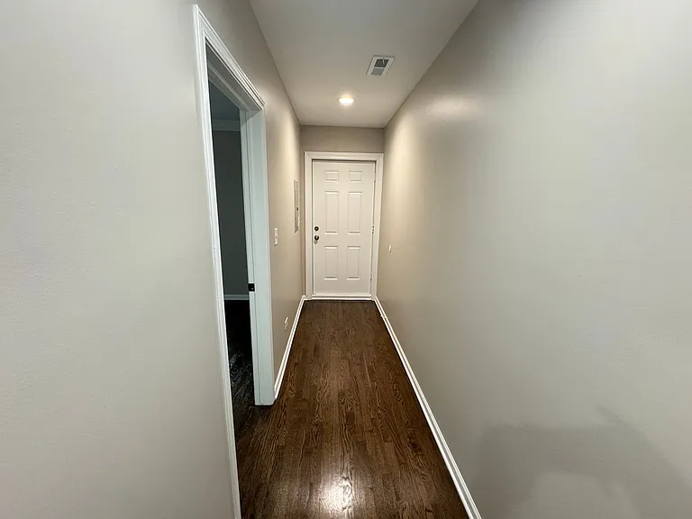 5438 S Indiana Ave — Photo 17