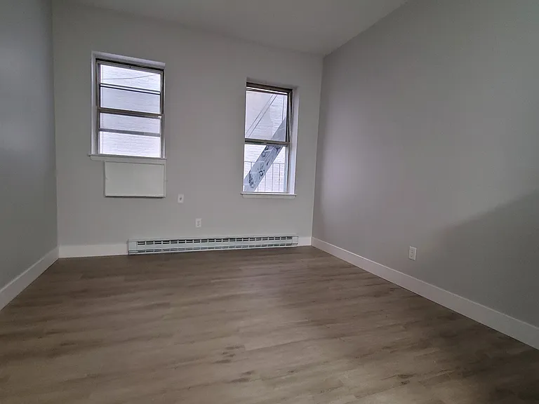 8-10 King St #8 — Photo 4