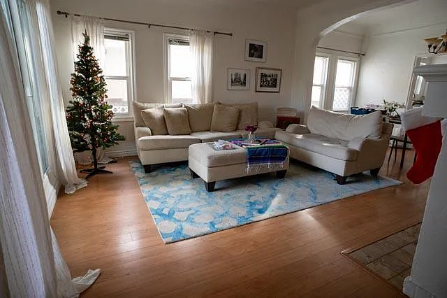 1502 E Harvard St — Photo 1