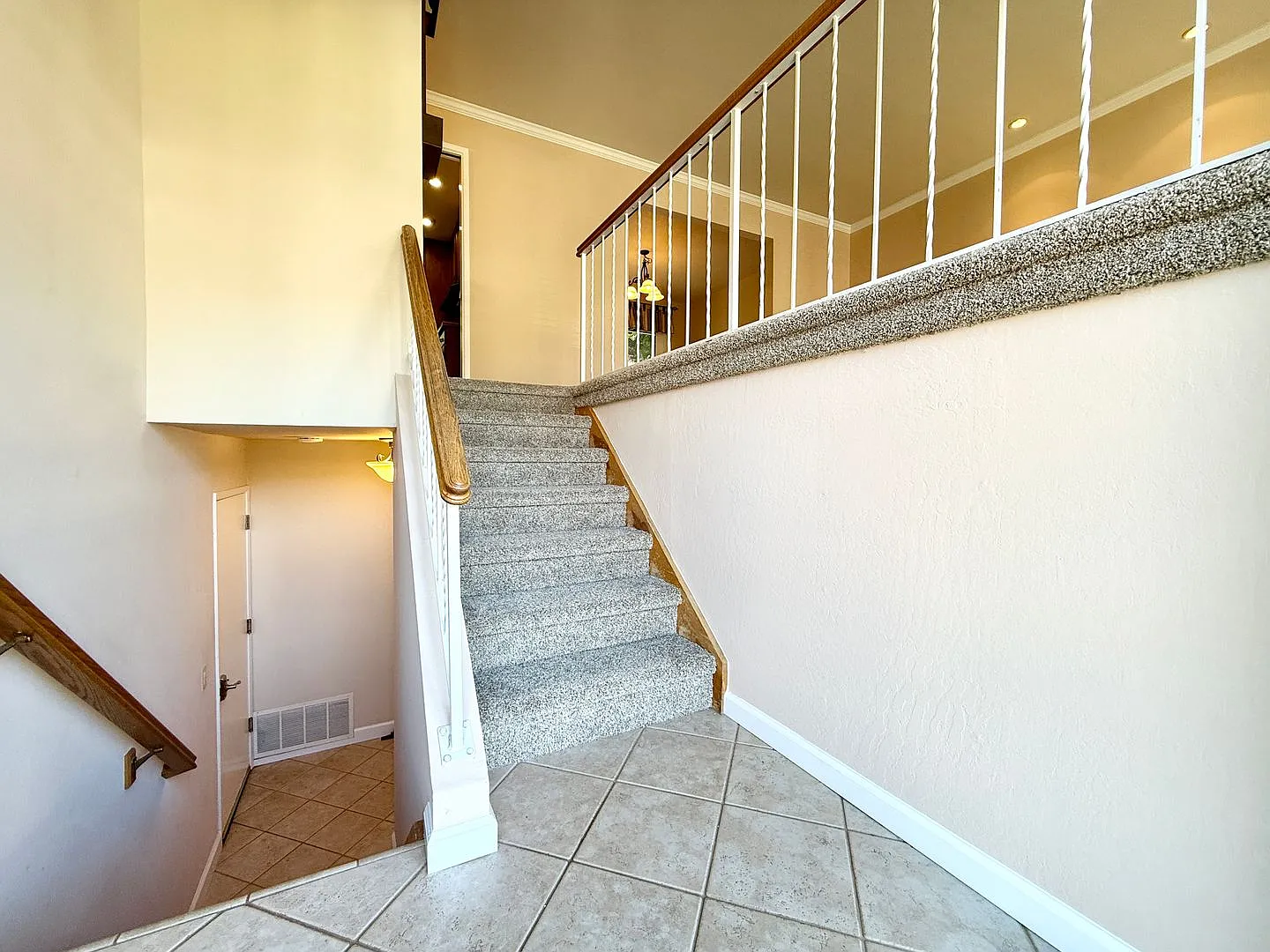 Single-Family Home in Park Pacifica - 3Bed/3Bath + 2 Bonus Rooms — Photo 2