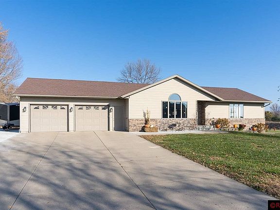 2nd image of 218 Holly Ln
