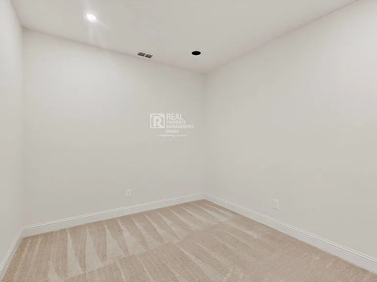151 Darian Dr — Photo 35