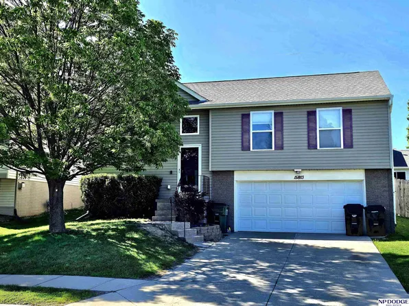 15813 Cottonwood Ave, Omaha, NE 68136