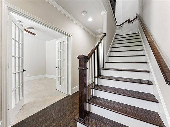 4th image of 1045 W 22nd St #K