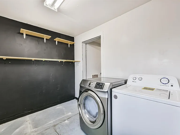 1021 Maple St — Photo 15