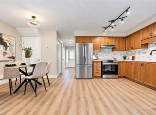 457 Annapolis Ct, Waterloo, ON N2K 4E7