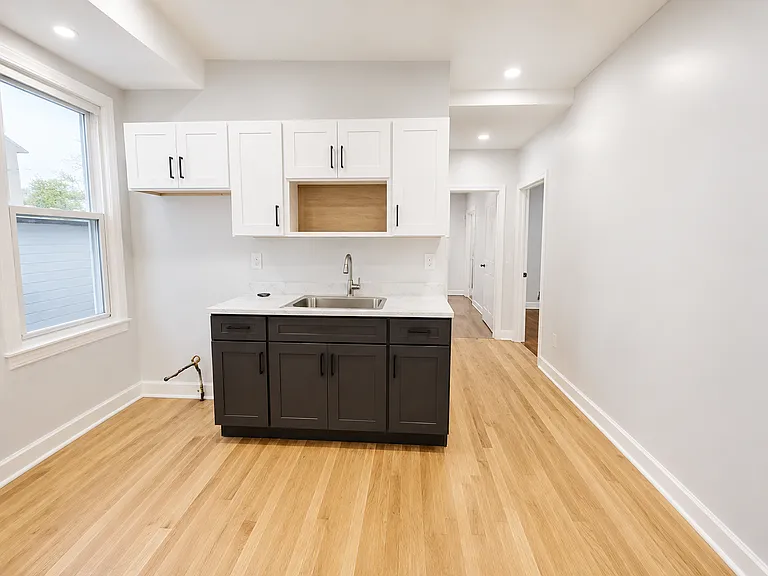 11-10 Rodwell Ave #1 — Photo 1