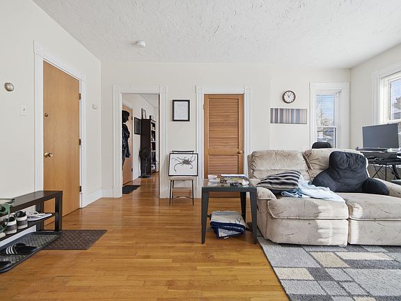 3rd image of 31-37 Washington Ave #35-2
