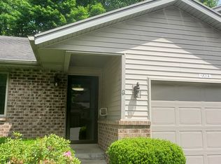 924 Ironwood Cir NW, Grand Rapids, MI