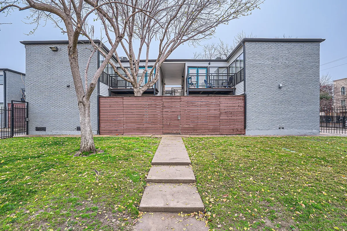 Building Photo - 2806 Reagan St #104