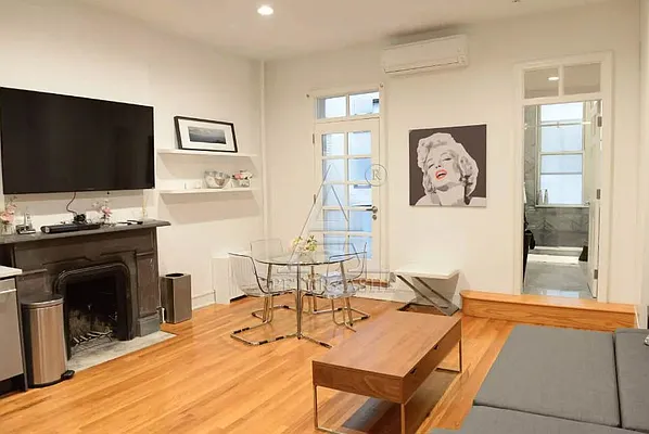 Rented by Peter Ashe | media 10