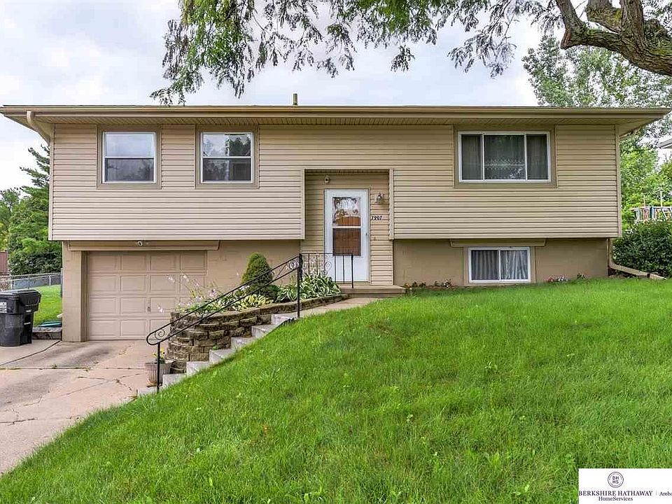 1st image of 7907 Edgewood Blvd