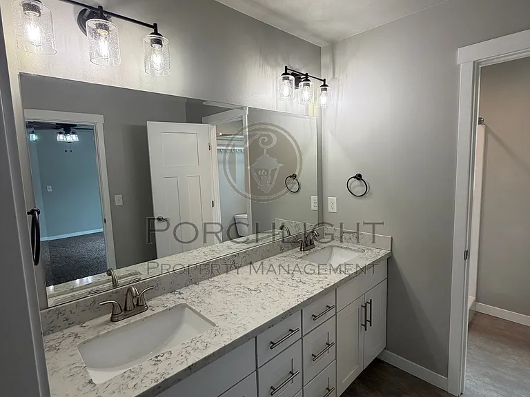 2102 Snowbush St — Photo 12