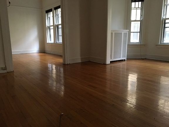 2nd image of 522 W Diversey Pkwy APT 2N
