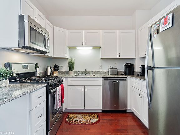 3rd image of 645 N Kingsbury St APT 2205