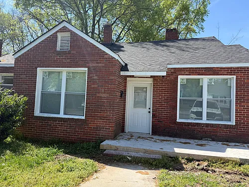 524 E Black St Photo 1
