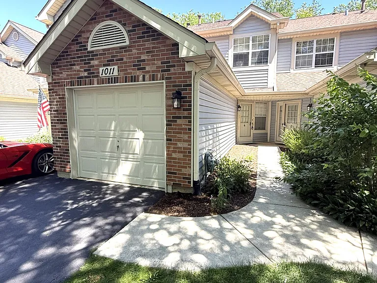 1011 Rockport Dr — Photo 2