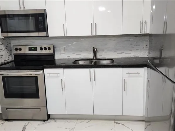 900 SW 11th St #3, Hallandale, FL 33009