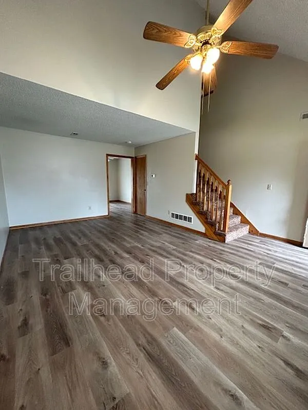 3 bed, 1.5 bath, 1306 sqft, $1,549 — Photo 3
