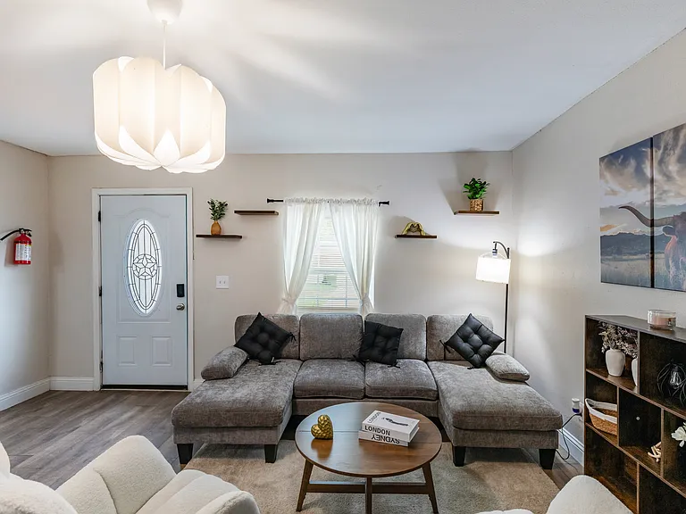 511 Circle Dr — Photo 1