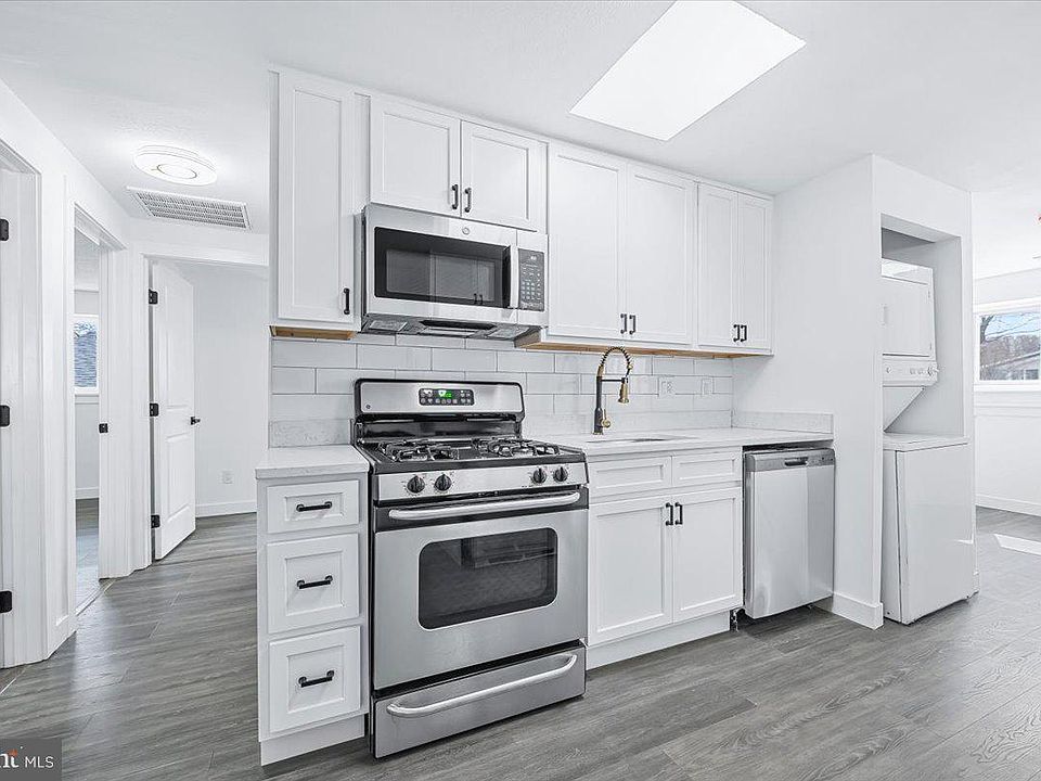 2nd image of 409 Carmody Hills Dr