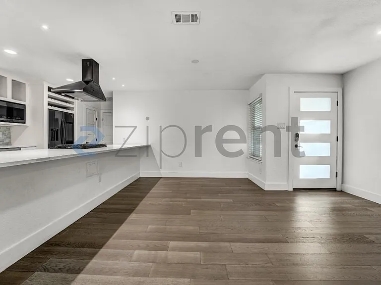 3600 Alexandria Dr — Photo 12
