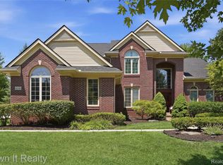 48280 Gladstone Rd, Canton, MI 48188