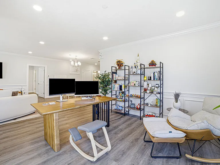 320 Middlesex Ave #D208 — Photo 51