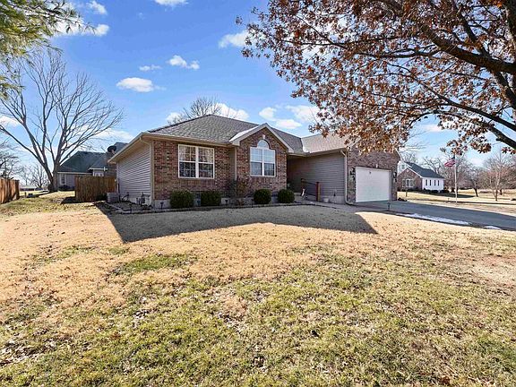 2nd image of 2411 Stacey Ln