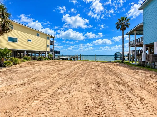 123 Ocean Dr, Rockport, TX 78382
