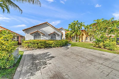 15311 SW 52nd Ter Photo 1