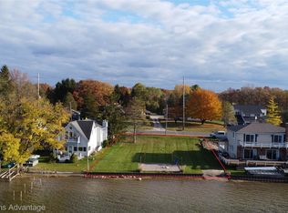371 E Shore Dr, Whitmore Lake, MI