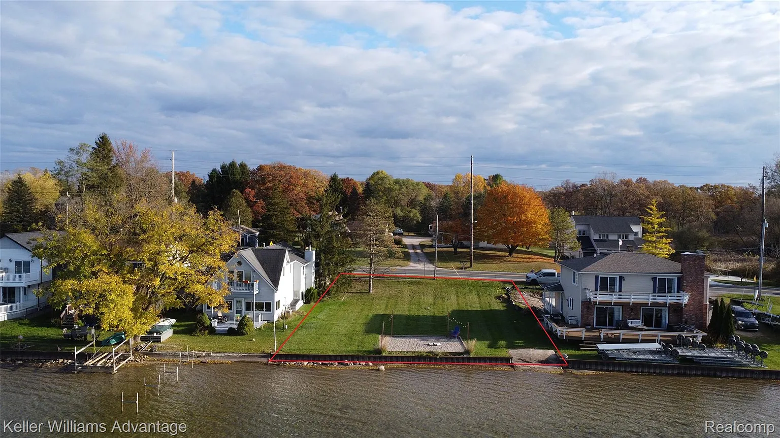 371 E Shore Dr photo 1