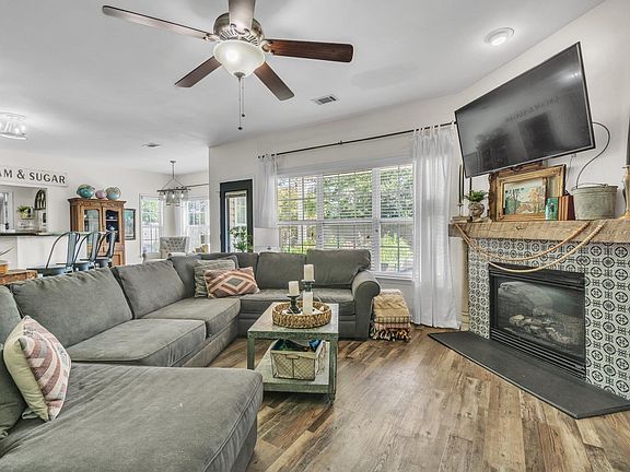 4th image of 8 Montreat Ln