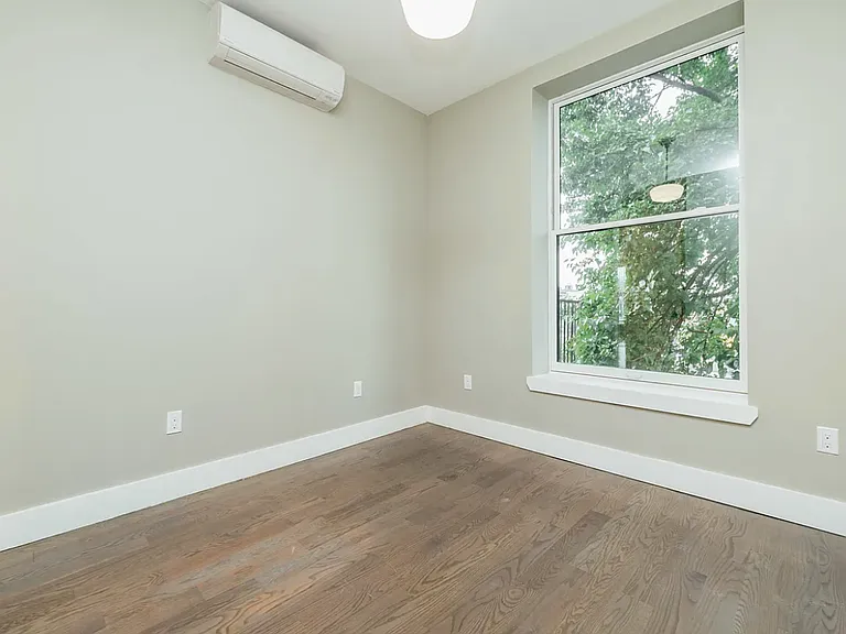 15 Palmetto St #5D — Photo 4