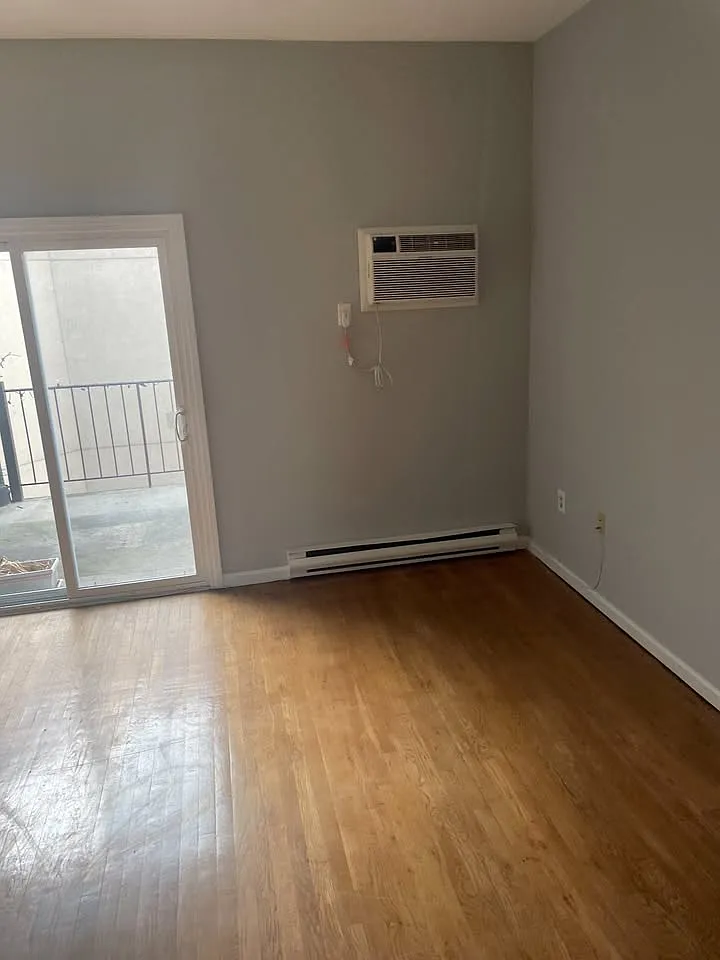 1 bed, 580 sqft, $3,200 — Photo 3