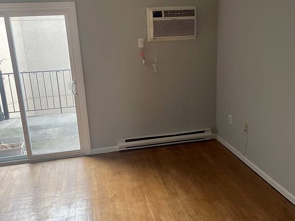 3rd image of 58 Monroe St APT 4L