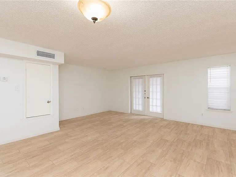 5133 Middlecoff Rd — Photo 23