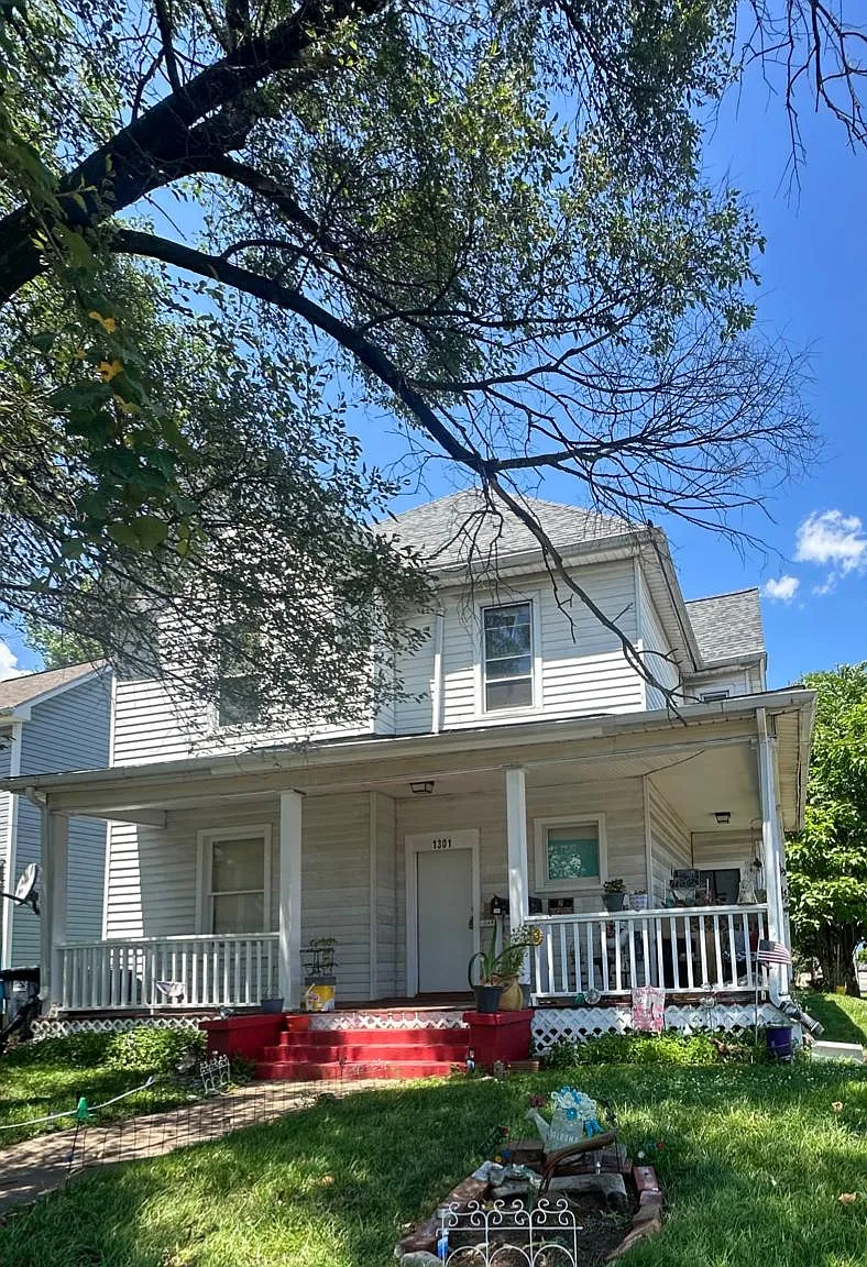 2 bed, 1200 sqft, $995 — Photo 1