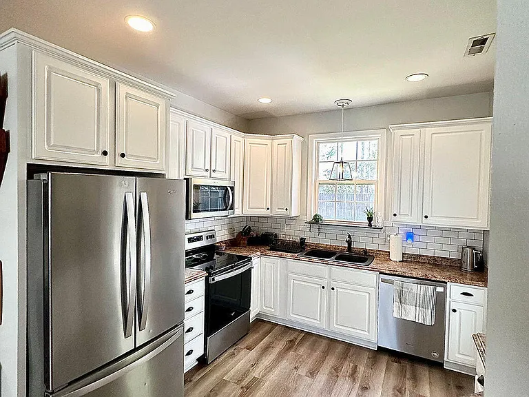425 N Belvedere Dr — Photo 10