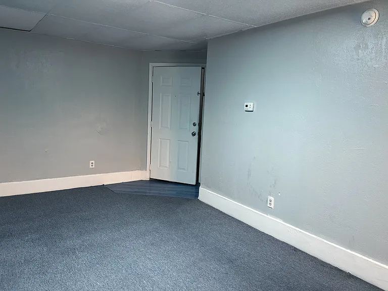 220 E Delaware St #B — Photo 3