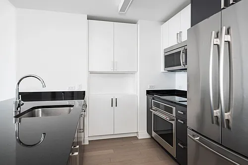 70 Pine St Photo 1