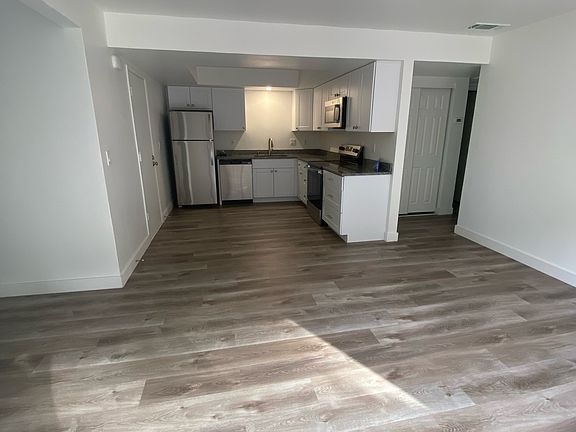 4th image of 7225 Castilian Ct #7225