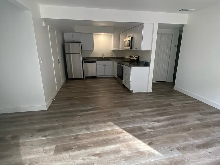 7225 Castilian Ct #7225 — Photo 4