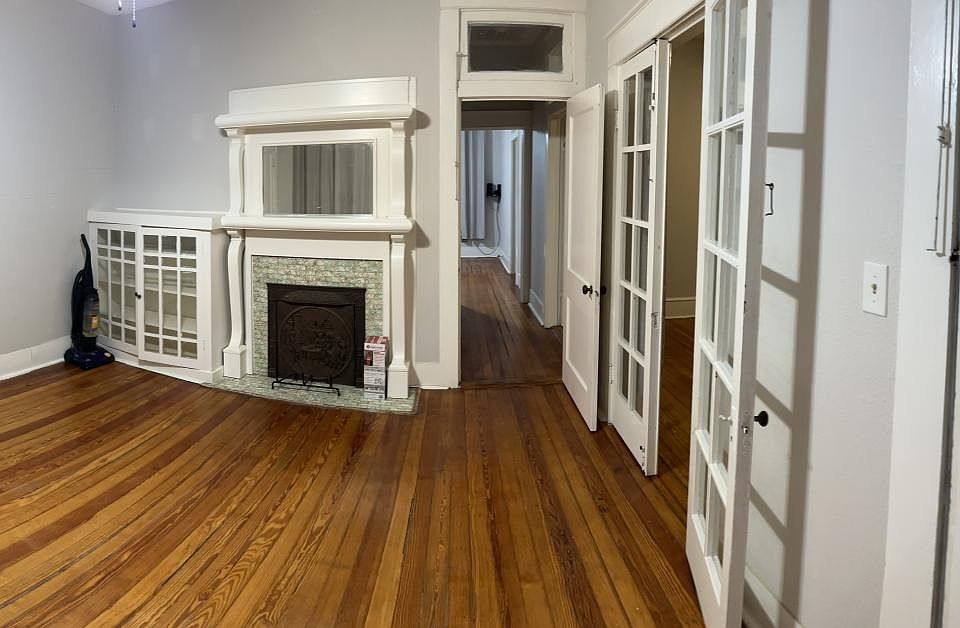 Can be used as living or extra living room area. Access to balcony