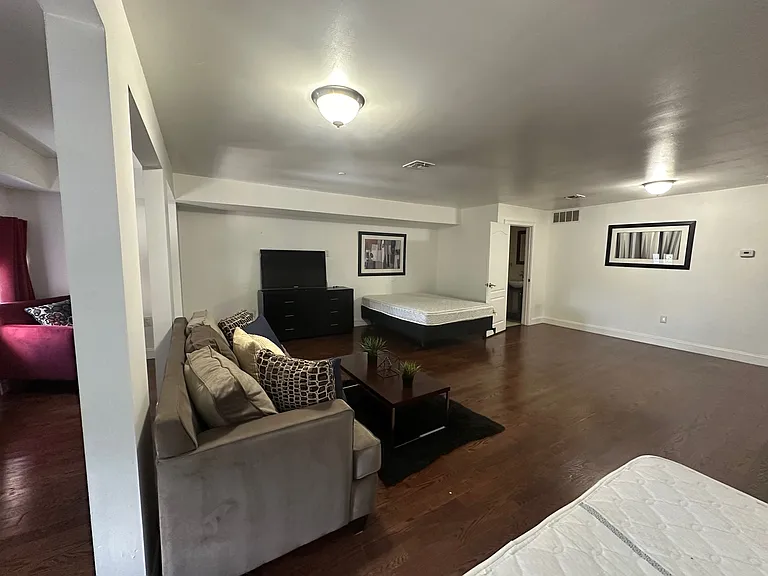 9033 Wall St #5 — Photo 42