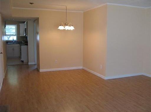5th image of 17 Mary Dyer Ln