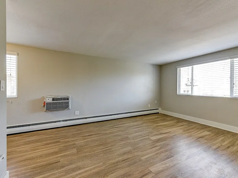 1302 Milwaukee St — Photo 4