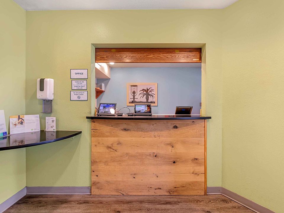 Lobby and Guest Check-in