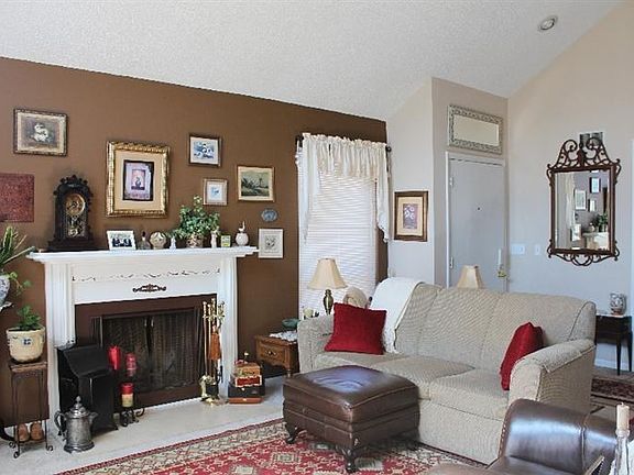 3rd image of 9471 Hunters Creek Dr